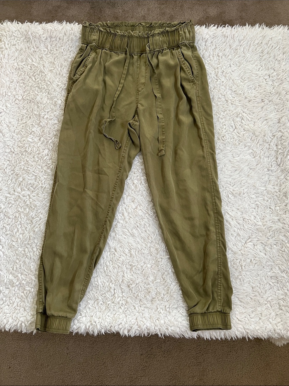 SO High Rise Joggers Olive Green Size Medium Casual Flowy